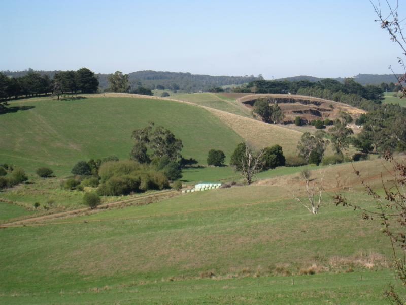 Neerim South - Main Neerim Road, northern side of town: Easterly view at northern end of town
