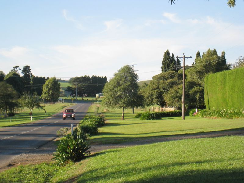 Neerim South - Small town of Neerim: View north along Main Neerim Rd through town
