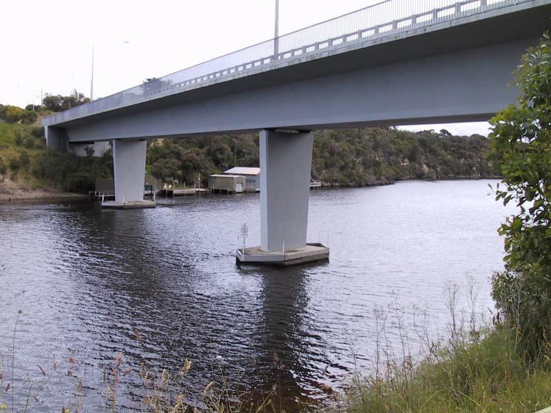 Nelson - Nelson town centre and Glenelg River: View west across Glenelg River from bridge at Portland Rd