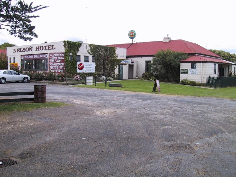 Nelson - Nelson town centre and Glenelg River: Nelson Hotel, corner Leake St and Kellett St