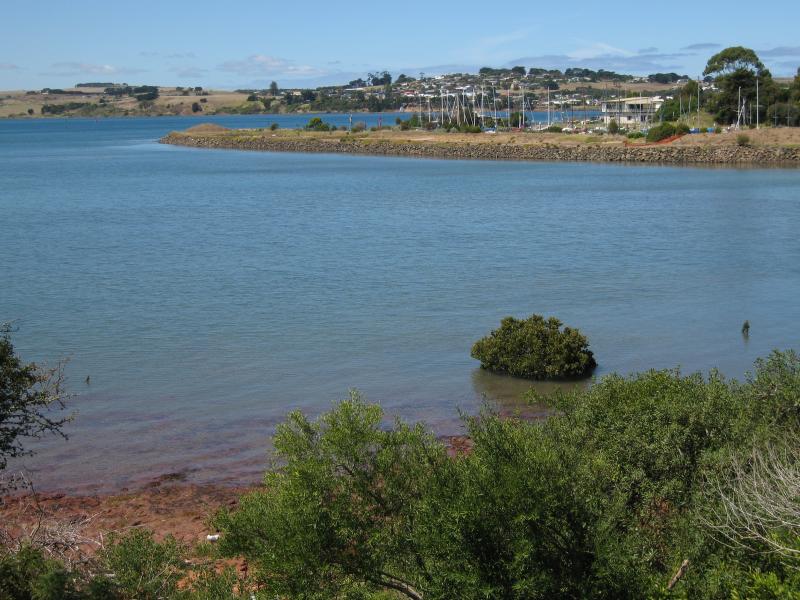 Newhaven - Coastline along Forrest Avenue: View south-east towards marina from near Malcliff Rd