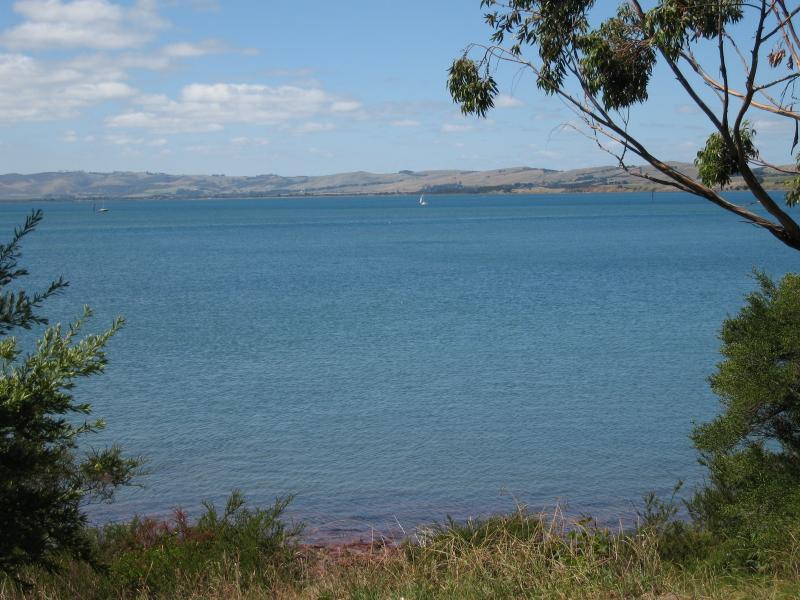 Newhaven - Coastline along Forrest Avenue: View east across bay towards mainland from near Malcliff Rd