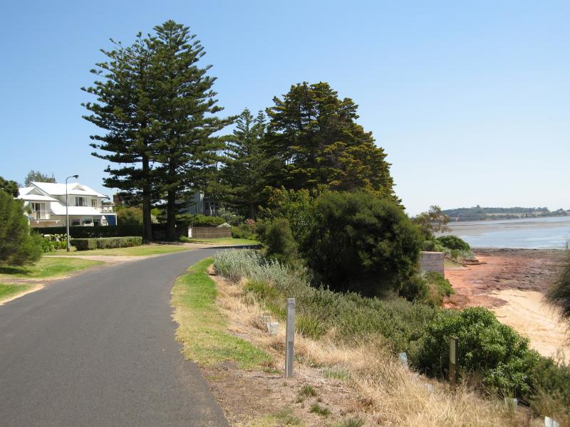 Newhaven - Coastline along Forrest Avenue: View west along Forrest Av west of School Rd