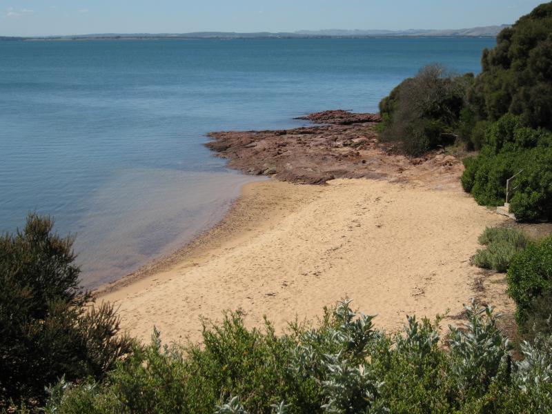 Newhaven - Coastline along Forrest Avenue: View east along beach west of School Av