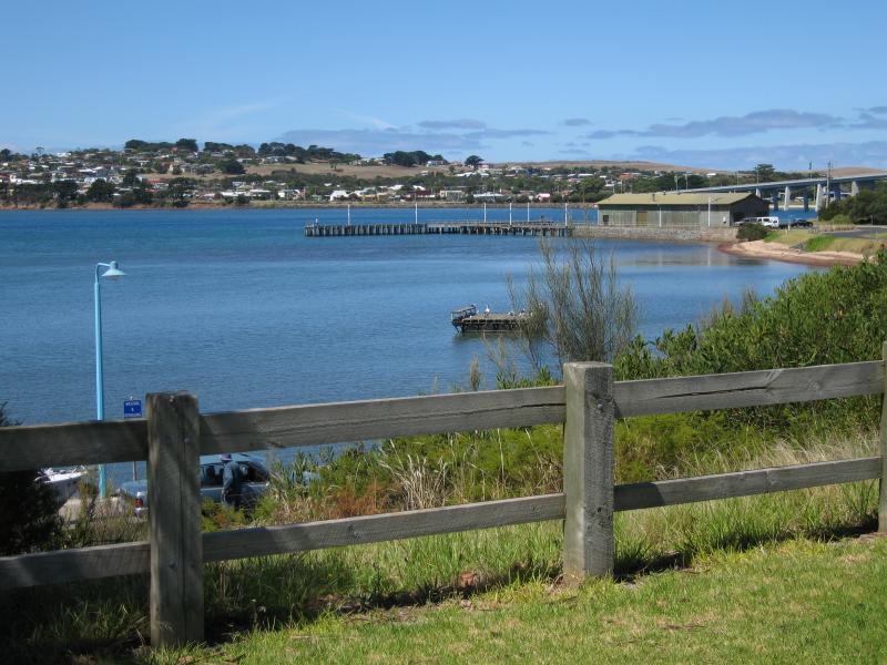Newhaven - North end of Seaview Street and boat ramp: View south-east towards jetty and San Remo