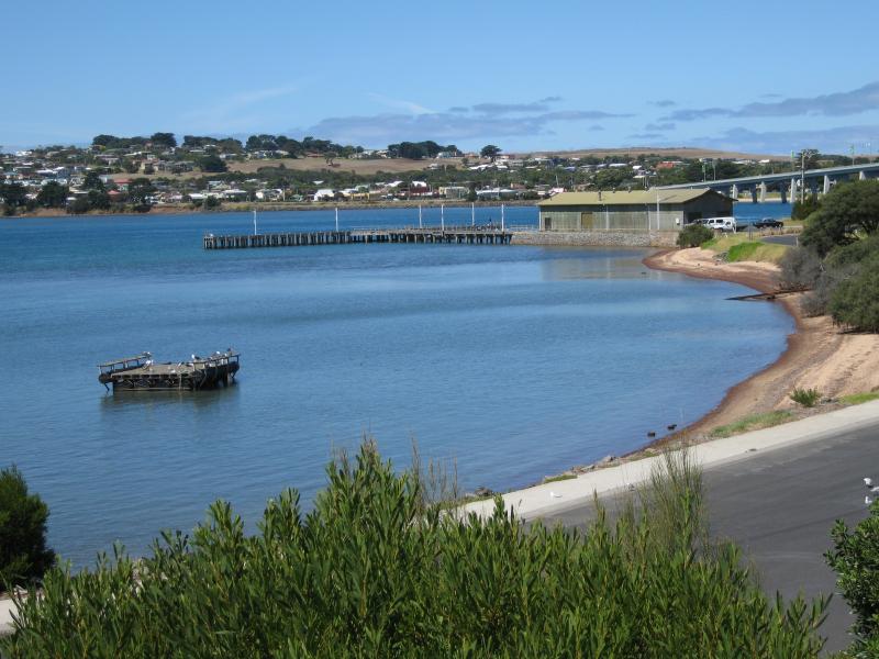 Newhaven - North end of Seaview Street and boat ramp: View south-east towards jetty and San Remo