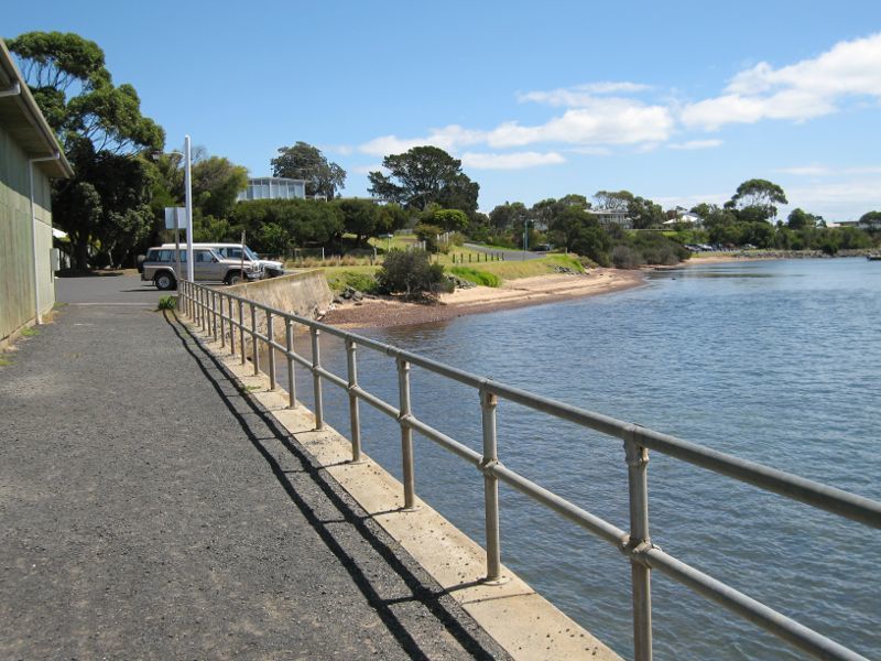 Newhaven - Newhaven Jetty at Woody Point: View back along jetty towards car park