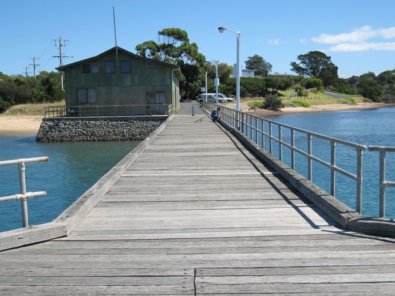 Newhaven - Newhaven Jetty at Woody Point: View along jetty towards coast