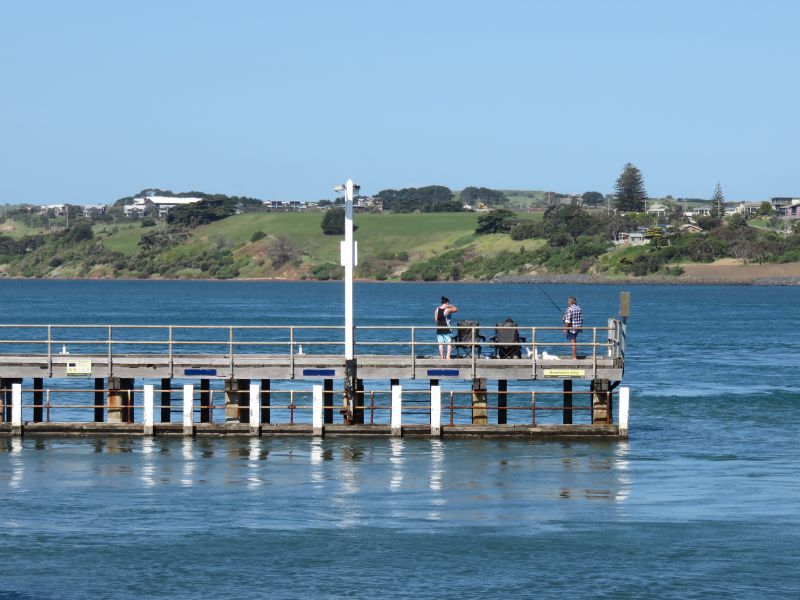 Newhaven - Newhaven Jetty at Woody Point: Southern arm of jetty