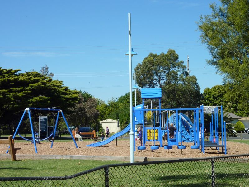 Newhaven - Phillip Island Road through Newhaven: Park on corner of Phillip Island Rd and Forrest Av