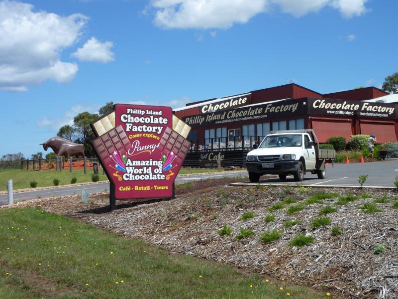 Newhaven - Phillip Island Road through Newhaven: Phillip Island Chocolate Factory, Phillip Island Rd near Samuel Amess Dr
