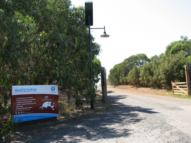 Newhaven - Churchill Island: Entrance gate to Churchill Island, Samuel Amess Dr at Phillip Island Rd