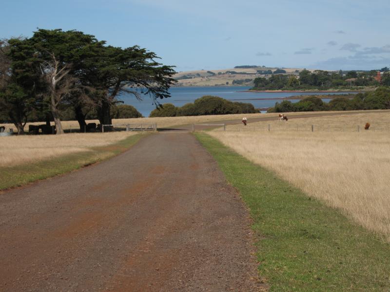 Newhaven - Churchill Island: View south-east along Samuel Amess Dr between bridge and visitor centre