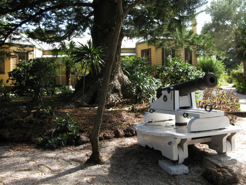 Newhaven - Churchill Island: Shenandoah Canon in front of Amess House