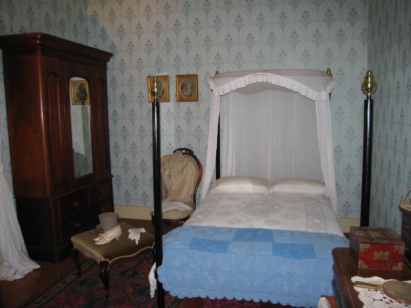 Newhaven - Churchill Island - Master bedroom, Amess House