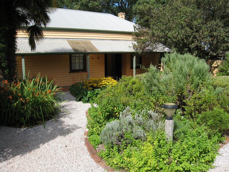 Newhaven - Churchill Island: Kitchen garden at rear of Amess House