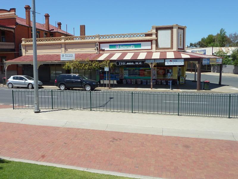 Nhill - Shops and commercial centre, Victoria Street and Nelson Street: Corner of Victoria St and MacPherson St