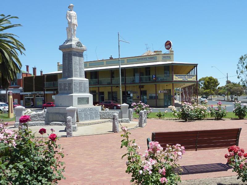 Nhill - Shops and commercial centre, Victoria Street and Nelson Street: View west east across northern end of Victoria St at Nelson St towards Farmers Arms Hotel