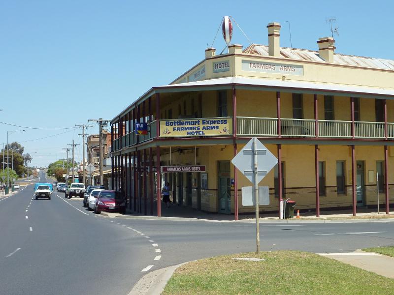 Nhill - Shops and commercial centre, Victoria Street and Nelson Street: Farmers Arms Hotel, view south-west along Victoria St at Nelson St