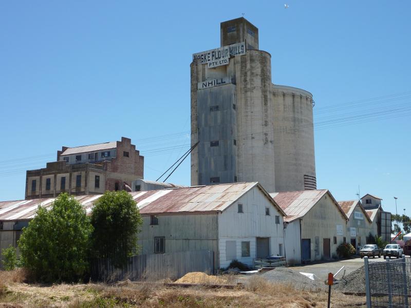 Nhill - Around Nhill: Noske Flour Mills and silo, Davis Av at railway line