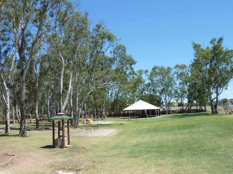 Nhill - Jaypex Park, Victoria Street: Playground and shelter