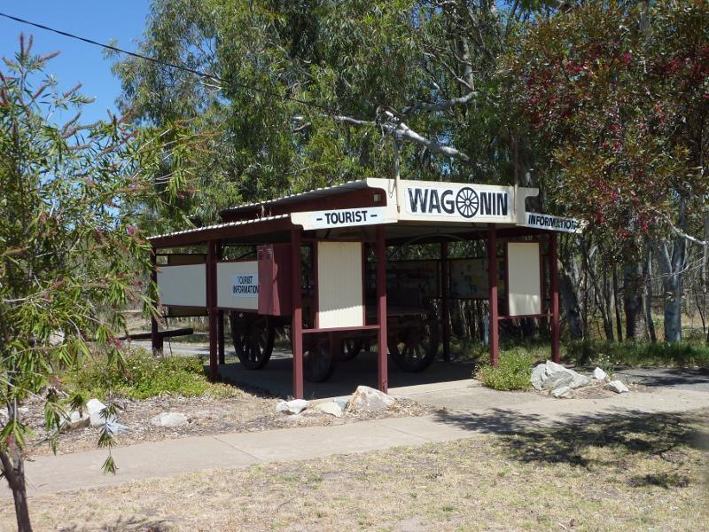 Nhill - Jaypex Park, Victoria Street: Tourist information shelter, northern end of park