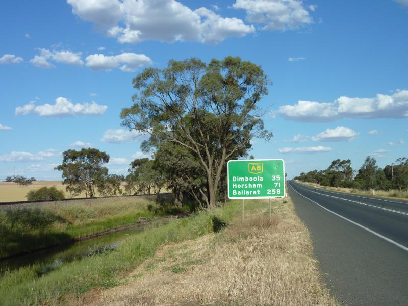 Nhill - Western Highway, east of Nhill: View east along Western Hwy, east of Nhill-Jeparit Rd