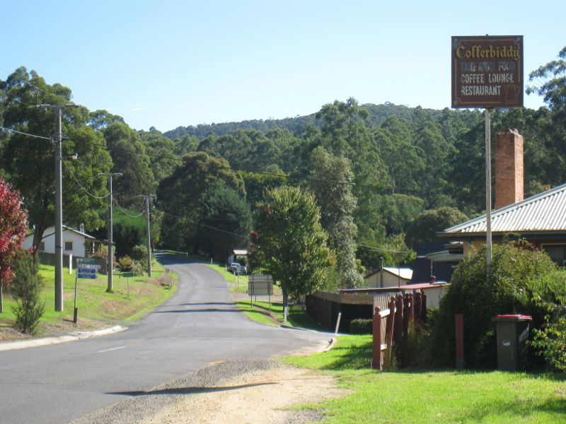 Noojee - Town centre, Bennett Street and Henty Street - View west along Mt Baw Baw Rd towards Henty St