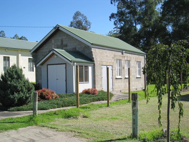 Noojee - Town centre, Bennett Street and Henty Street: St Andrews church, Henty St