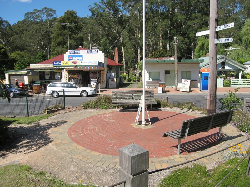 Noojee - Town centre, Bennett Street and Henty Street: View across Bennett St towards general store at Mt Baw Baw Rd junction