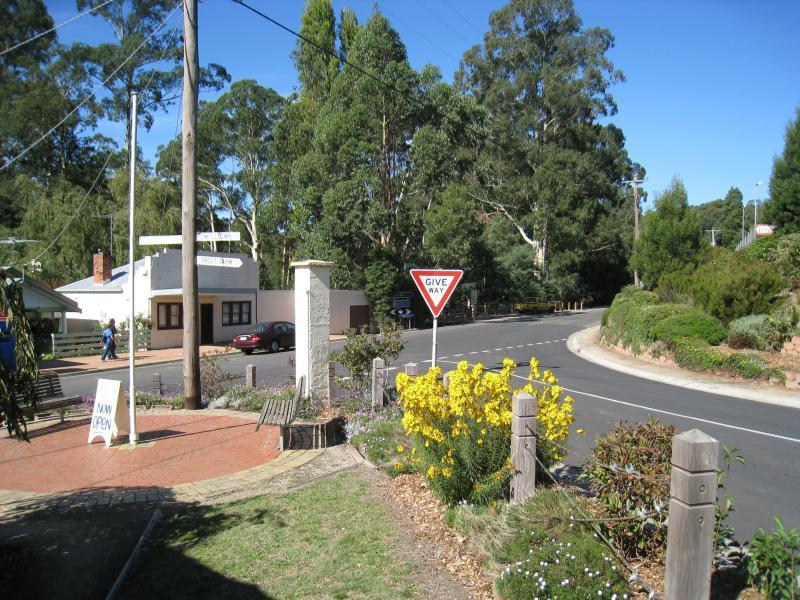 Noojee - Town centre, Bennett Street and Henty Street - View east along Mt Baw Baw Rd at Bennett St