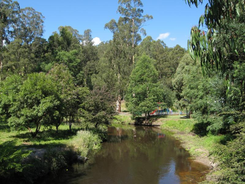 Noojee - Parkland along La Trobe River, east side of Bennett Street: View east along La Trobe River from road bridge