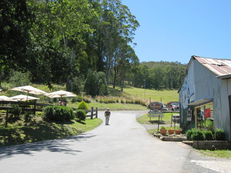 Noojee - Loch Valley Road - Driveway entrance to Outpost Retreat