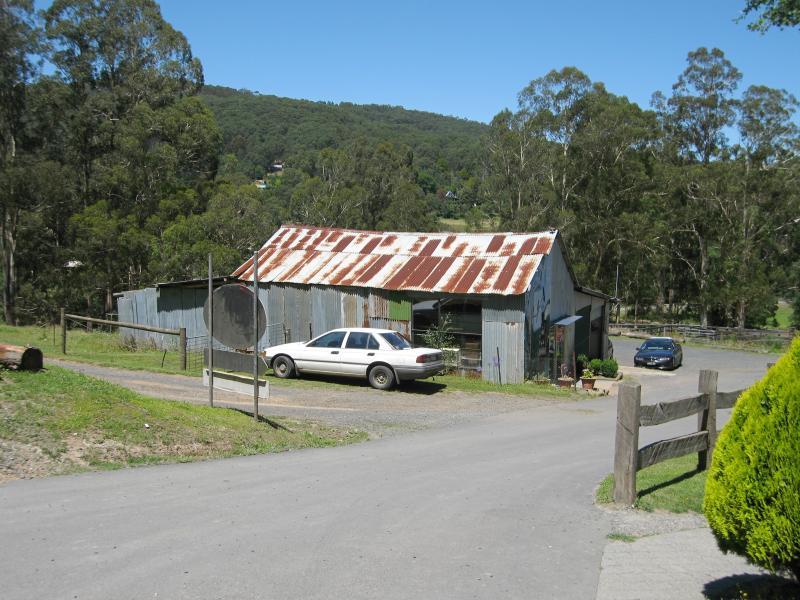 Noojee - Loch Valley Road: Craft shed at Outpost Retreat