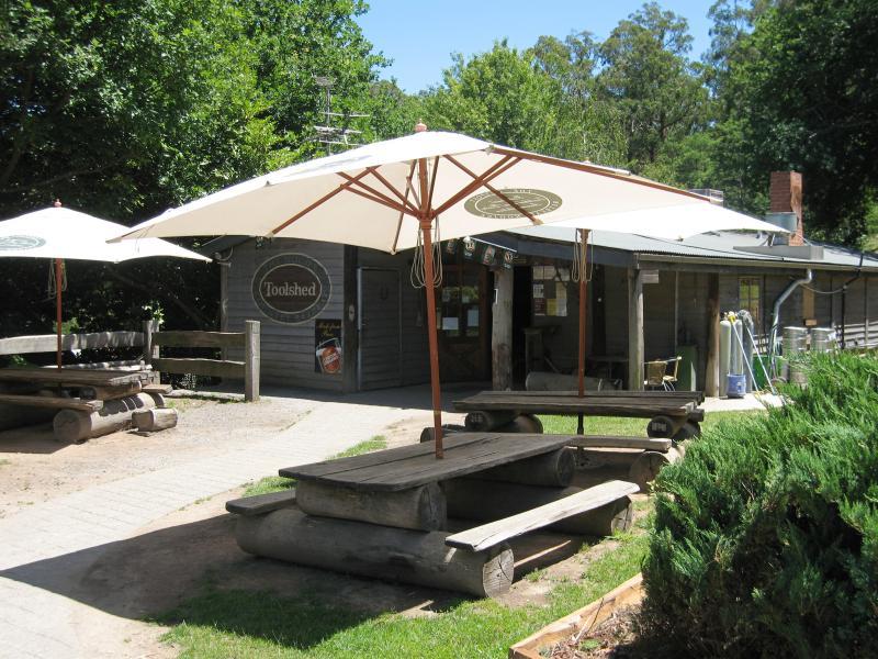 Noojee - Loch Valley Road: Toolshed bar & bistro at Outpost Retreat