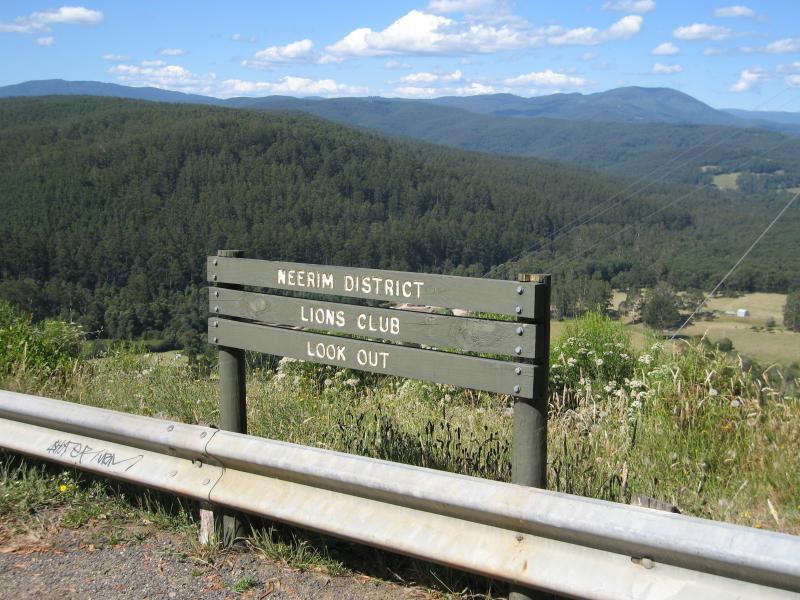 Noojee - Lions Club Lookout, Main Neerim Road: Lions Club Lookout sign at car park