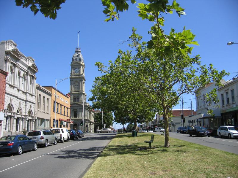 North Melbourne - Errol Street shops: View south along Errol St towards Queensberry St