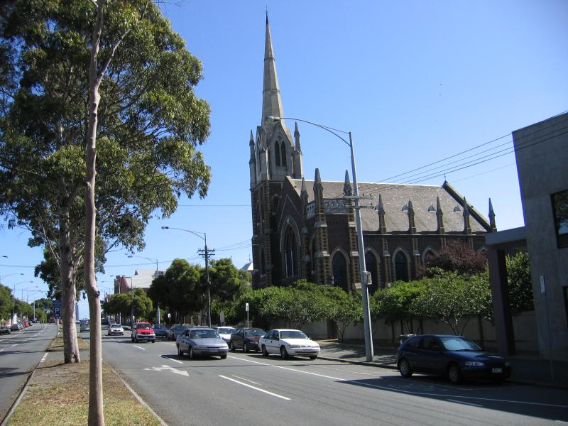 North Melbourne - Queensberry Street area - View south along Curzon St towards Uniting Church at Elm St