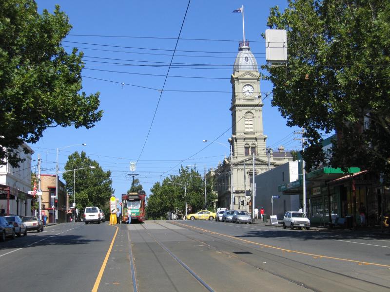 North Melbourne - Queensberry Street area: View east along Queensberry St towards Errol St