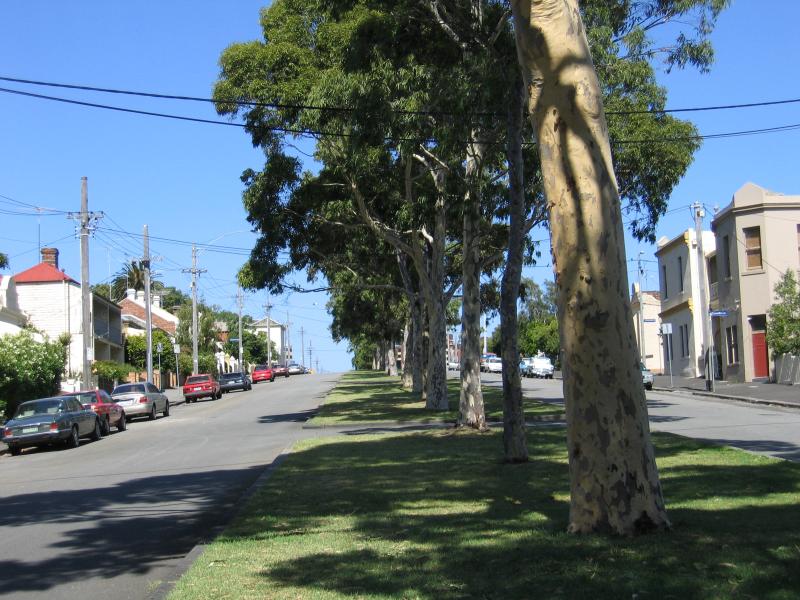 North Melbourne - Melrose Street Village and surroundings: View east along Erskine St from Melrose St
