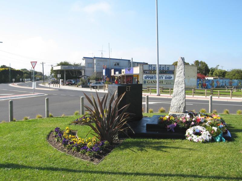 Ocean Grove - Shops and commercial centre, The Terrace and Hodgson Street: View east along The Parade at Hodgson St