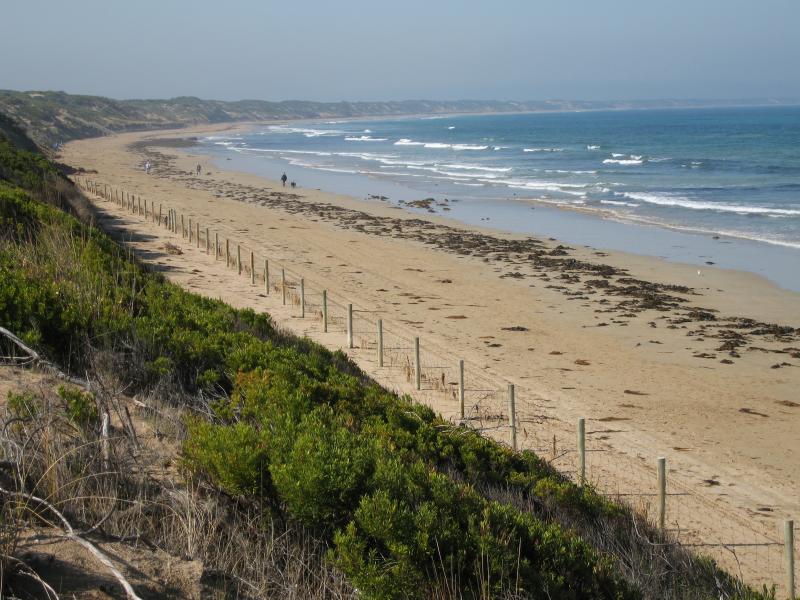 Ocean Grove - Smiths Beach: View east along coast from foreshore at end of Presidents Av