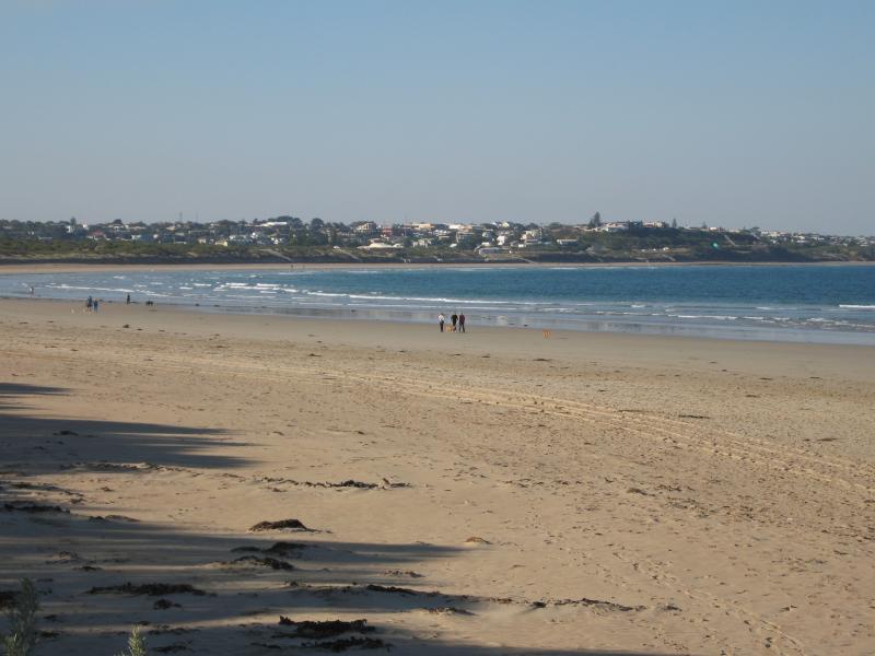 Ocean Grove - Coastline along Ingamells Bay: Beach at 20W access marker, view north-east towards Ocean Grove