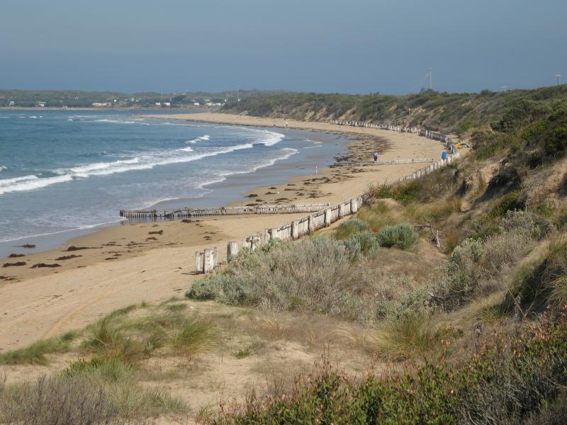Ocean Grove - Coastline along Ingamells Bay: Beach at 17W access marker, view south-west along coast
