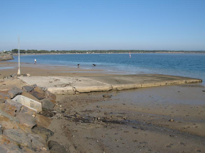 Ocean Grove - Jetty and boat ramp area, Barwon River, Guthridge Street and Peers Crescent: View south-east along Barwon River at boat ramp at end of Guthridge St