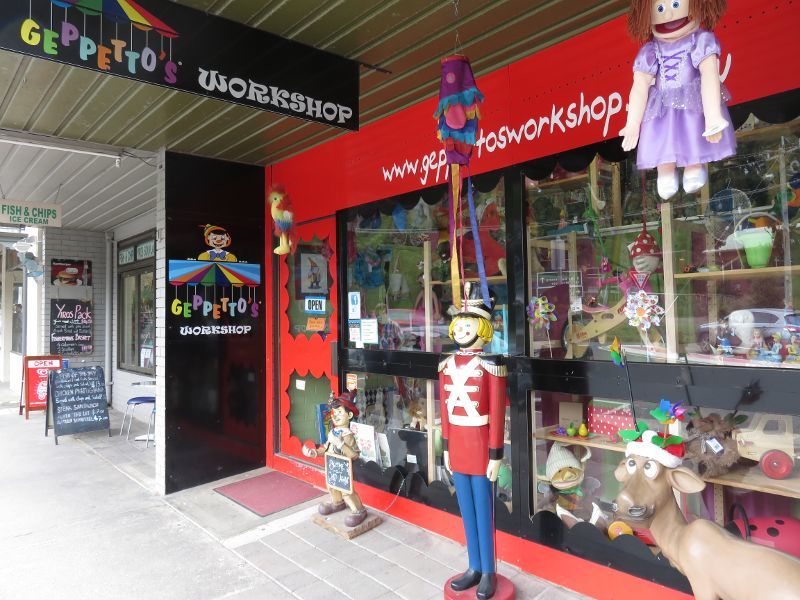 Olinda - Commercial centre and shops, Mt Dandenong Tourist Road at Monbulk Road: Geppetto's Workshop, Monbulk Rd near Mt Dandenong Tourist Rd