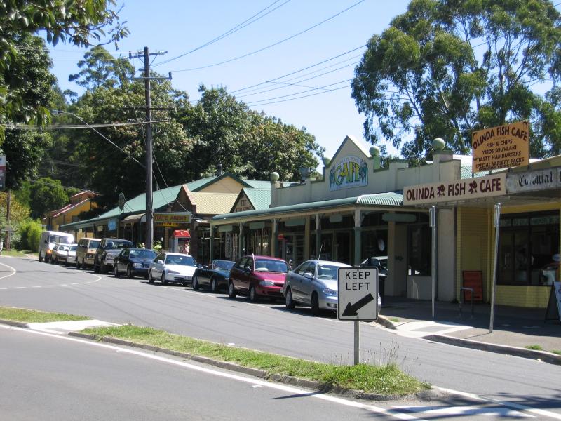 Olinda - Commercial centre and shops, Mt Dandenong Tourist Road at Monbulk Road: View west along Monbulk Rd towards Mt Dandenong Tourist Rd