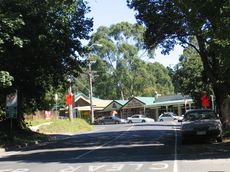 Olinda - Commercial centre and shops, Mt Dandenong Tourist Road at Monbulk Road - View north-west along Mt Dandenong Tourist Rd towards Monbulk Rd