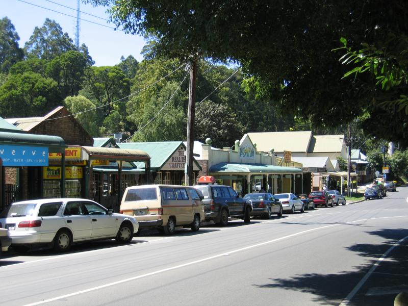Olinda - Commercial centre and shops, Mt Dandenong Tourist Road at Monbulk Road: View east along Mt Dandenong Tourist Rd towards Monbulk Rd
