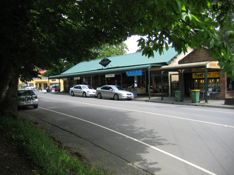 Olinda - Commercial centre and shops, Mt Dandenong Tourist Road at Monbulk Road: View west along Mt Dandenong Tourist Rd towards Range Rd